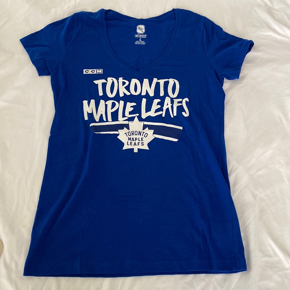NWT CCM Toronto Maple Leafs V-Neck T-Shirt Women Size L